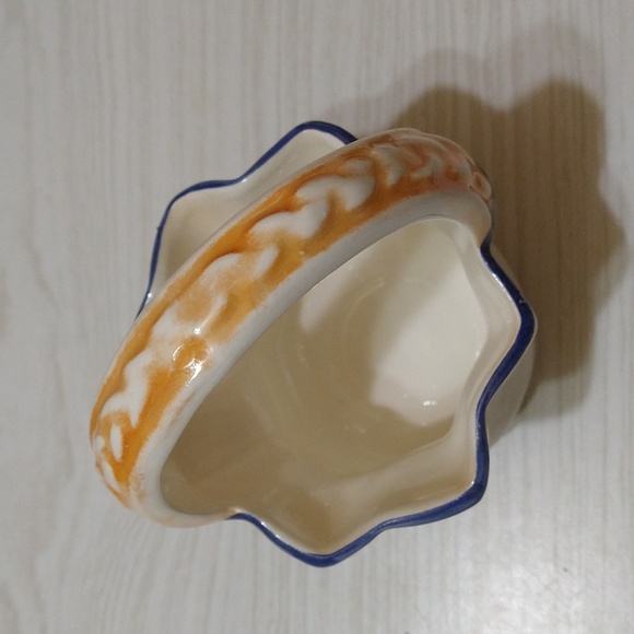 Vintage Czechoslovakia Art Pottery Luster Basket - Picture 5 of 6